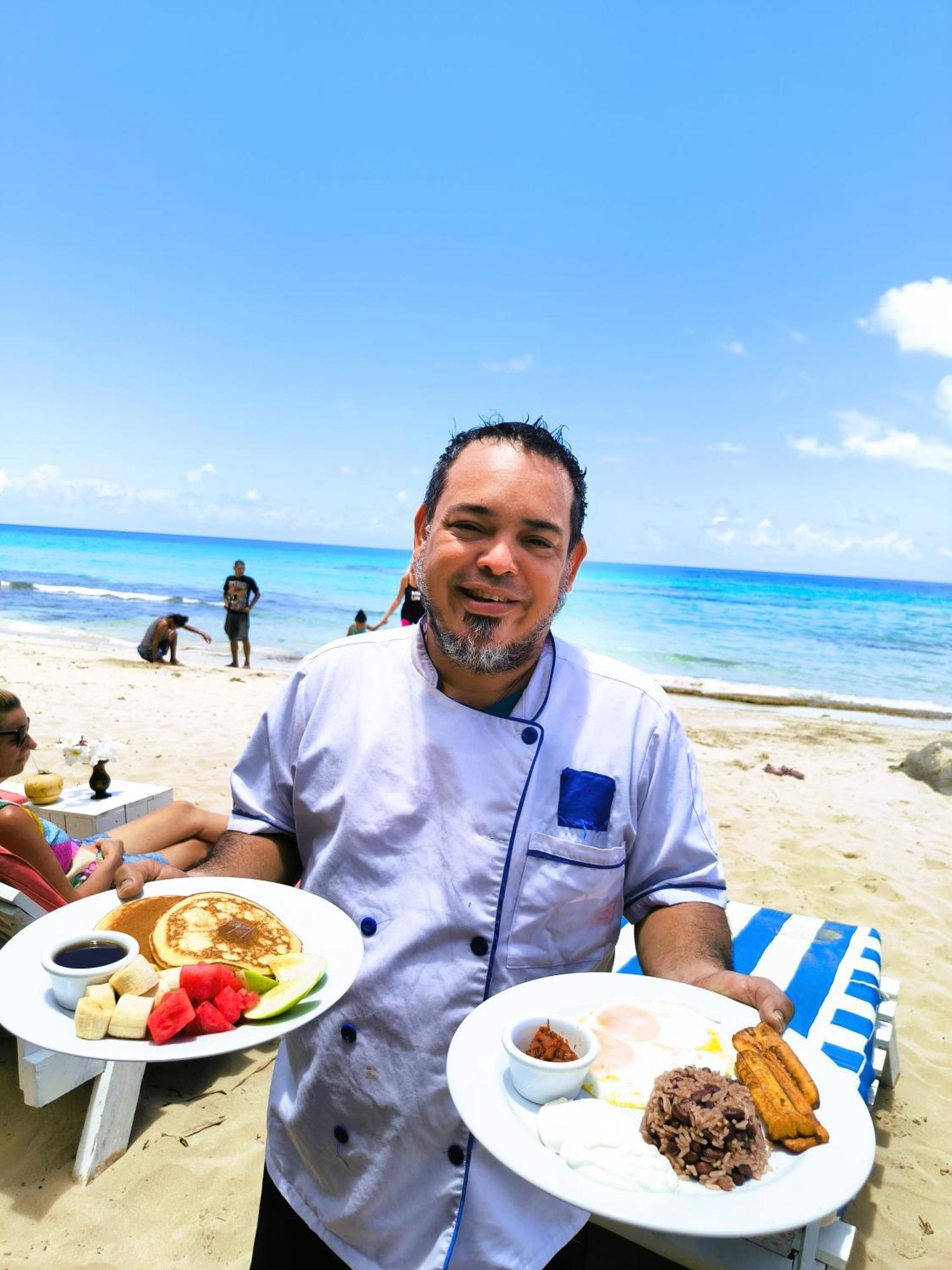Paraiso Beach Hotel Brig Bay Екстериор снимка