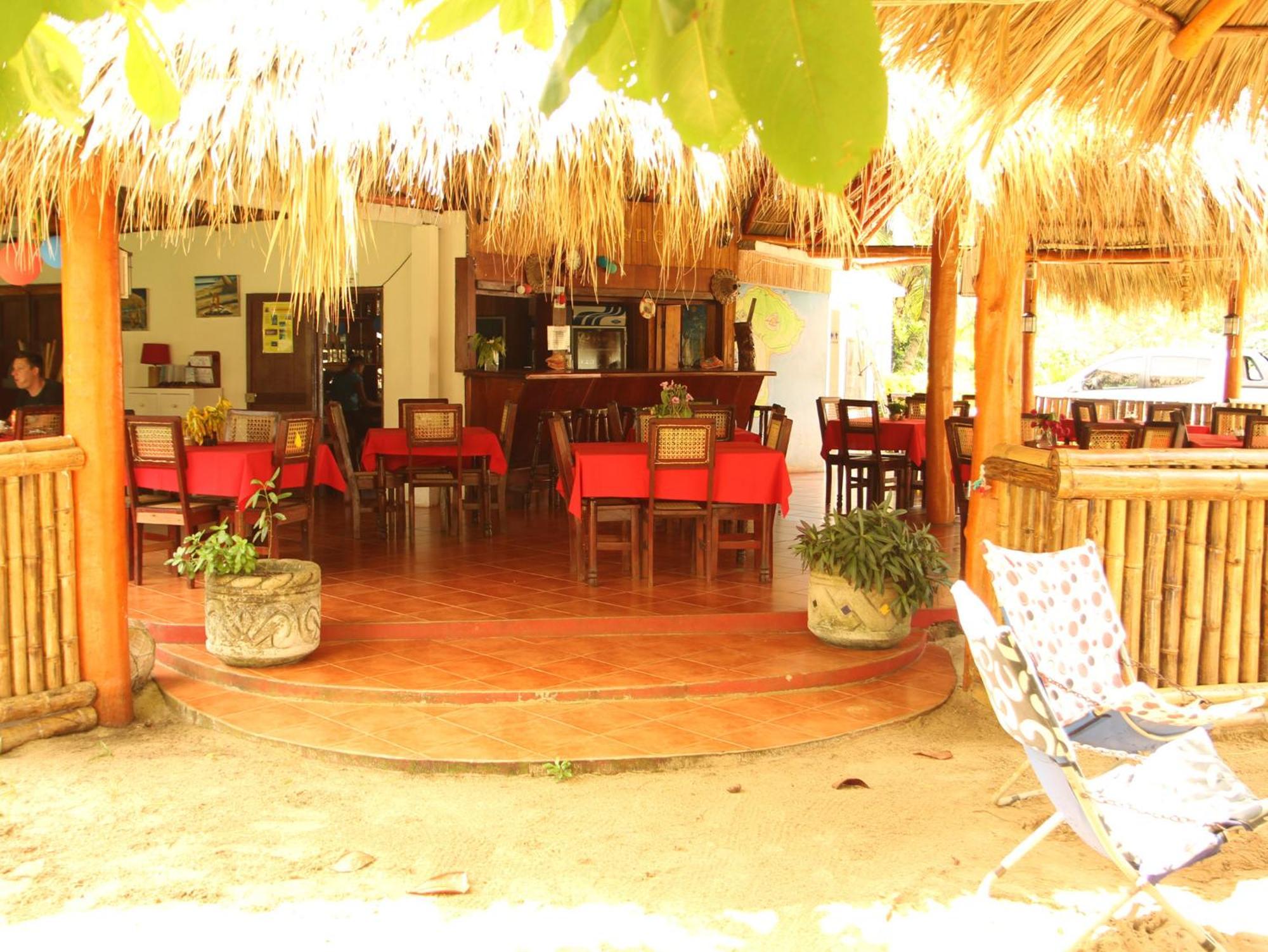 Paraiso Beach Hotel Brig Bay Екстериор снимка