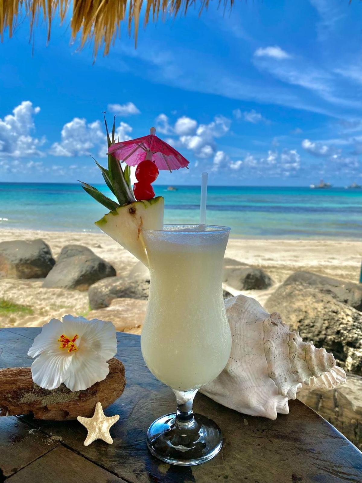 Paraiso Beach Hotel Brig Bay Екстериор снимка