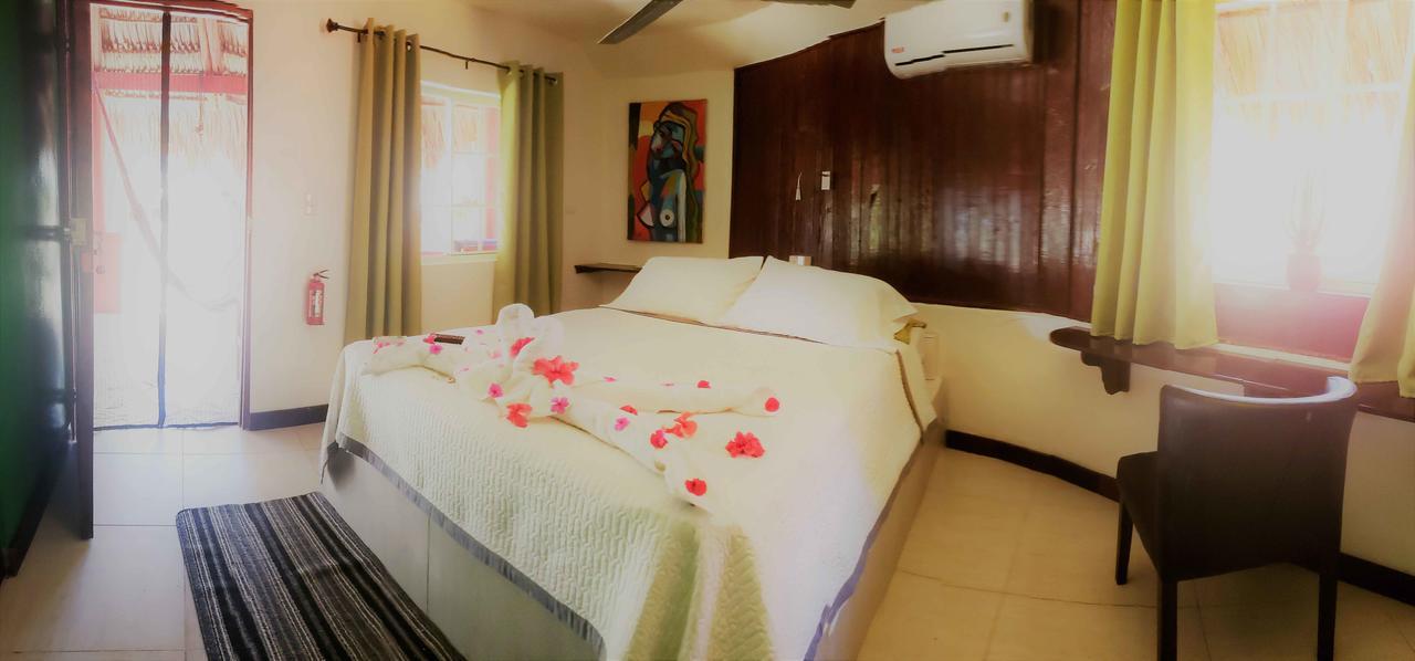 Paraiso Beach Hotel Brig Bay Екстериор снимка