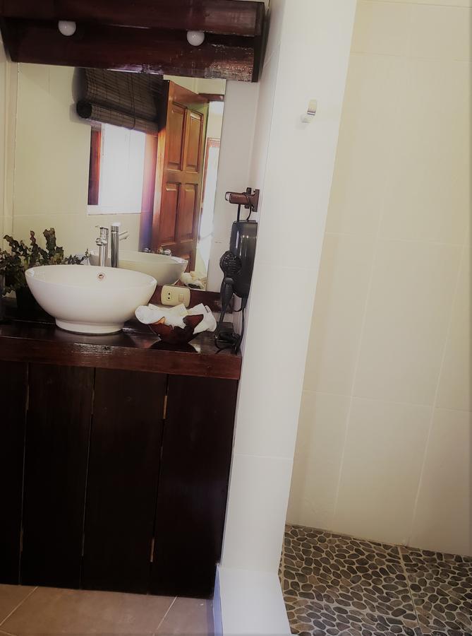 Paraiso Beach Hotel Brig Bay Екстериор снимка