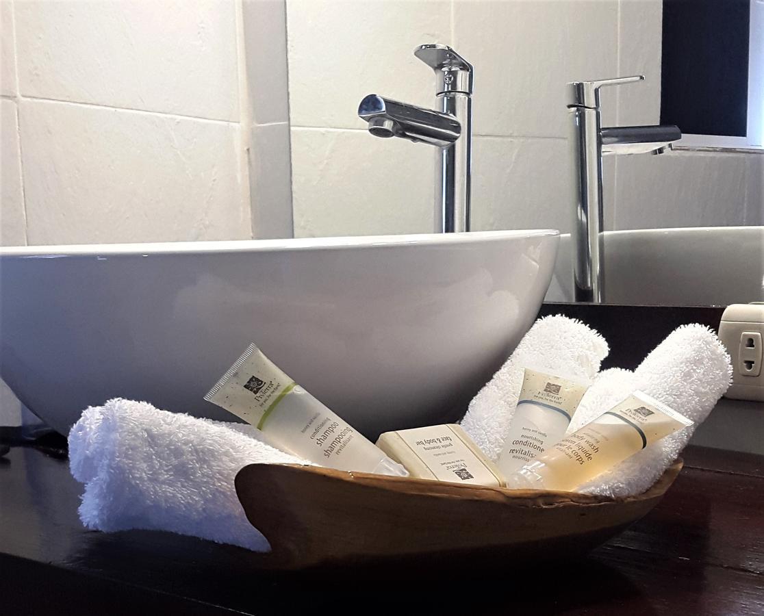 Paraiso Beach Hotel Brig Bay Екстериор снимка