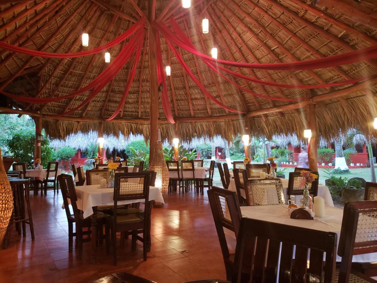 Paraiso Beach Hotel Brig Bay Екстериор снимка