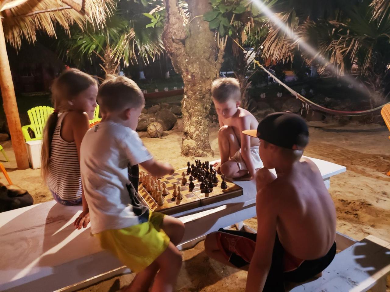 Paraiso Beach Hotel Brig Bay Екстериор снимка