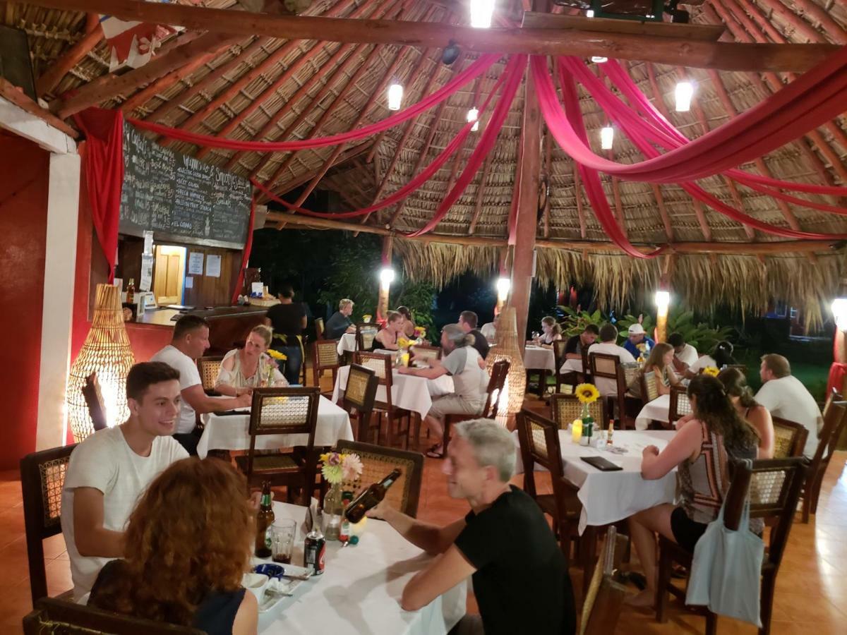 Paraiso Beach Hotel Brig Bay Екстериор снимка